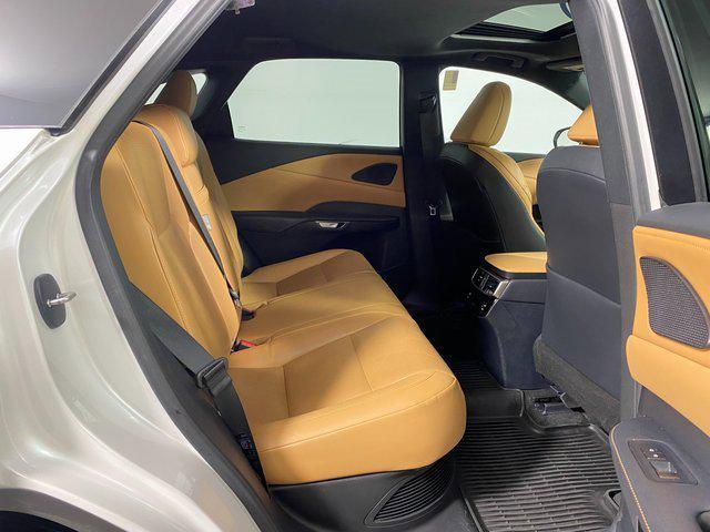 Photo of 2023 Eminent White Pearl Lexus RX 350