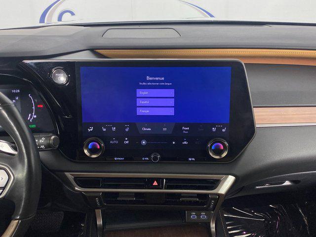 Photo of 2023 Eminent White Pearl Lexus RX 350