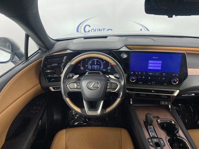 Photo of 2023 Eminent White Pearl Lexus RX 350