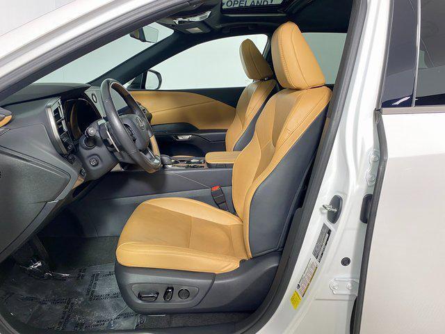 Photo of 2023 Eminent White Pearl Lexus RX 350