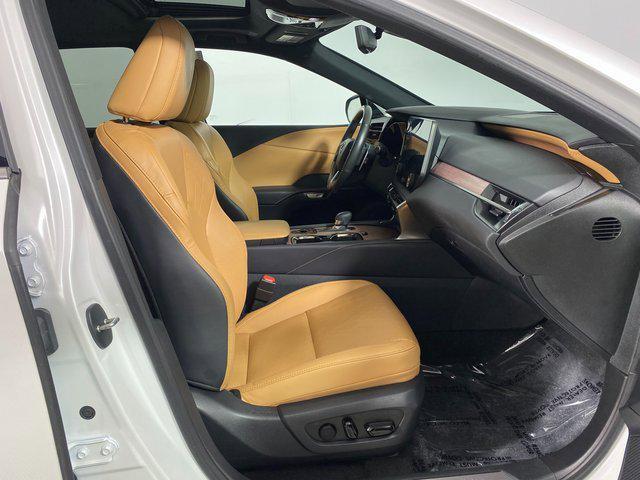 Photo of 2023 Eminent White Pearl Lexus RX 350