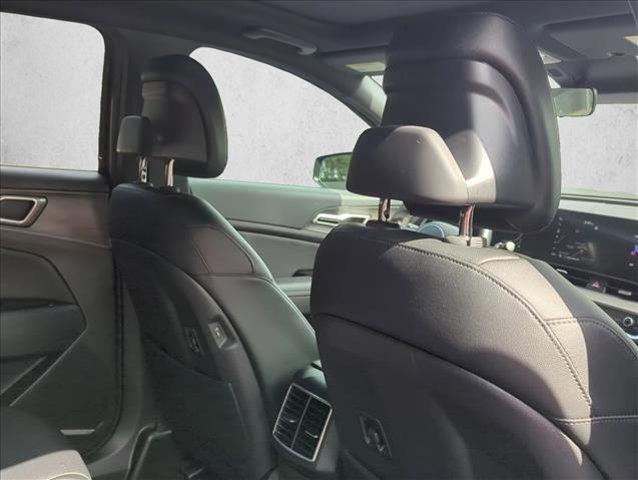 Photo of 2023 Dawning Red Kia Sportage