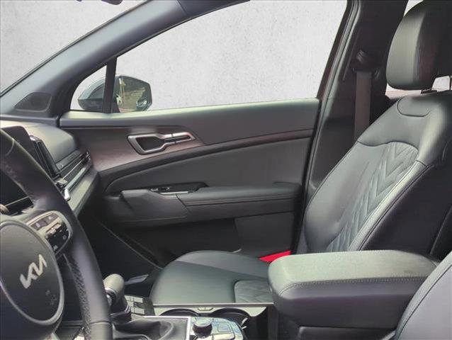 Photo of 2023 Dawning Red Kia Sportage