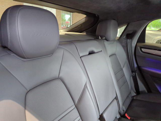 Photo of 2023 Carrara White Metallic Porsche Cayenne