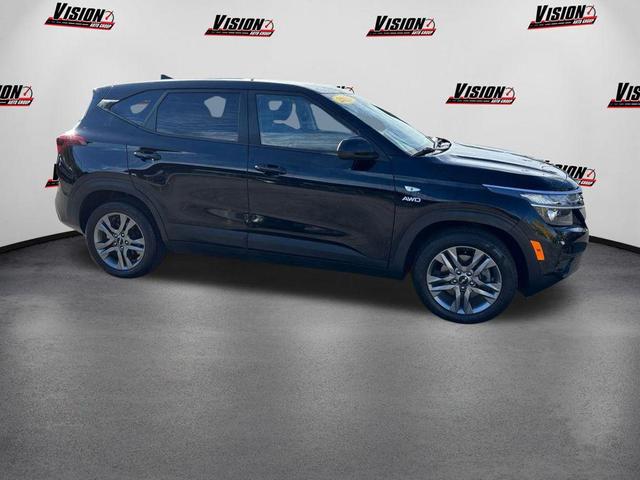 Photo of 2023 Cherry Black Kia Seltos