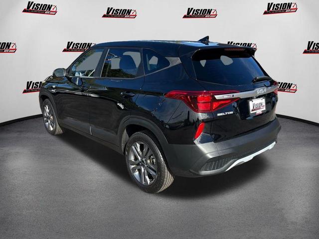 Photo of 2023 Cherry Black Kia Seltos