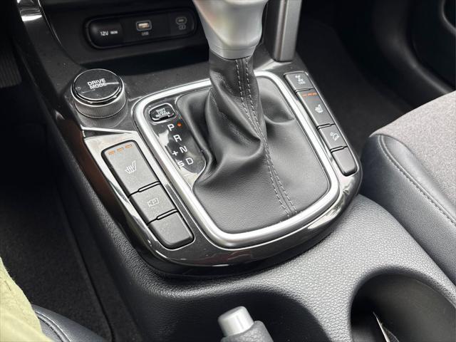 Photo of 2024 Snow White Pearl Kia Seltos