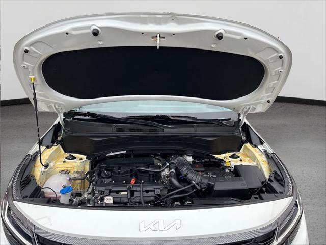 Photo of 2024 Snow White Pearl Kia Seltos