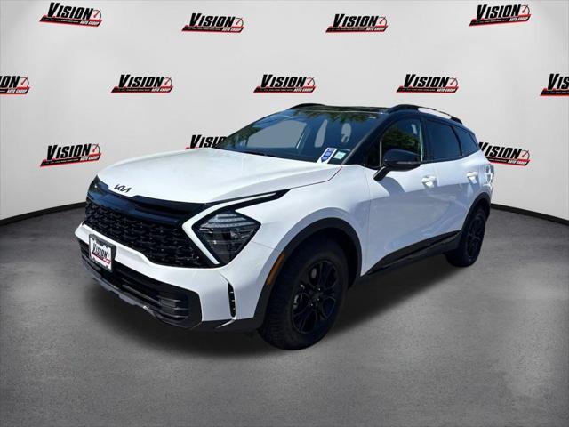 Photo of 2025 Glacier White Pearl/Ebony Black Roof Kia Sportage