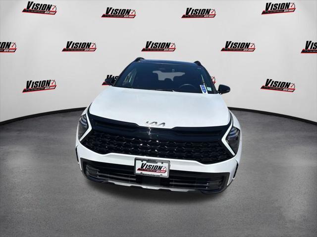 Photo of 2025 Glacier White Pearl/Ebony Black Roof Kia Sportage