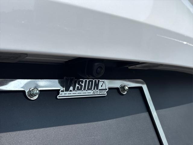 Photo of 2025 Glacial White Pearl Kia Sportage