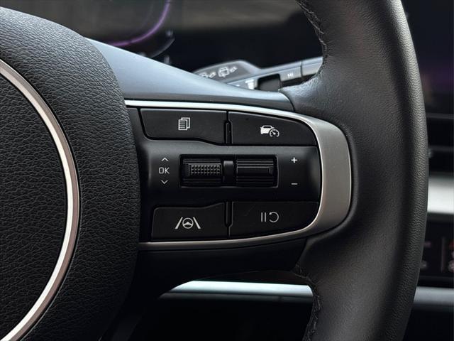 Photo of 2025 Glacial White Pearl Kia Sportage