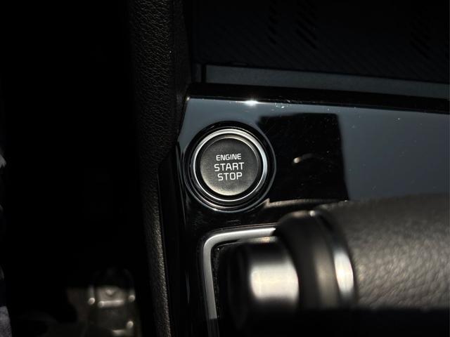 Photo of 2025 Glacial White Pearl Kia Sportage