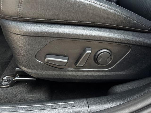 Photo of 2025 Glacial White Pearl Kia Sportage