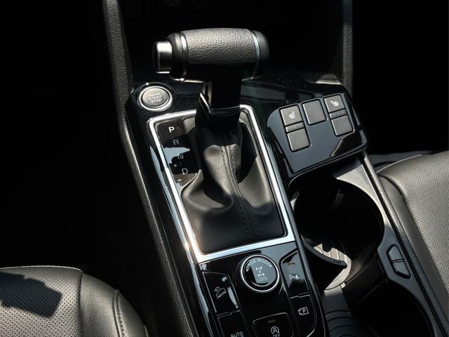 Photo of 2025 Glacial White Pearl Kia Sportage