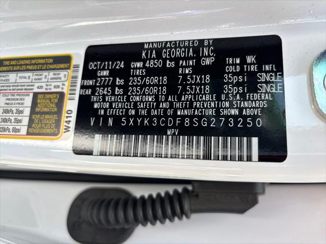 Photo of 2025 Glacial White Pearl Kia Sportage