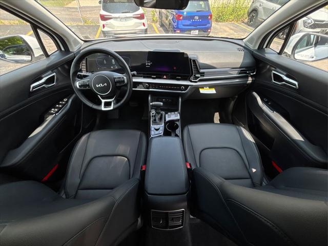 Photo of 2025 Glacial White Pearl Kia Sportage