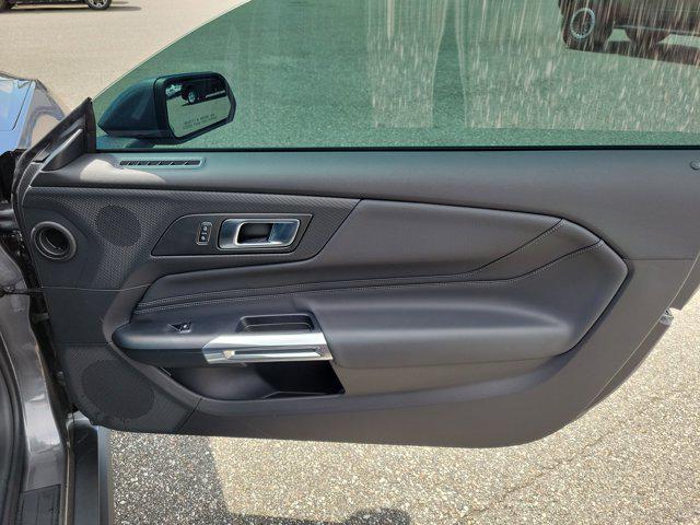 Photo of 2025 Gray Metallic Ford Mustang