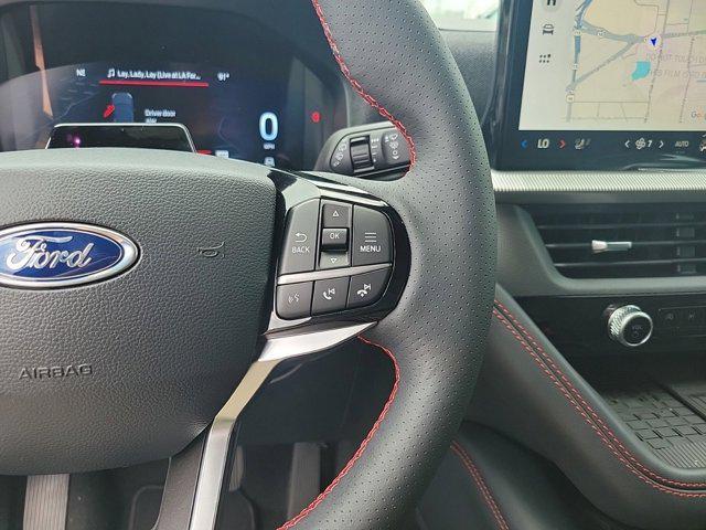 Photo of 2025 Star White Metallic Tri-Coat Ford Explorer