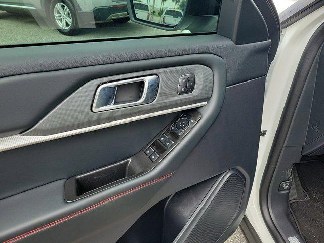 Photo of 2025 Star White Metallic Tri-Coat Ford Explorer