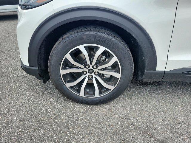 Photo of 2025 Star White Metallic Tri-Coat Ford Explorer