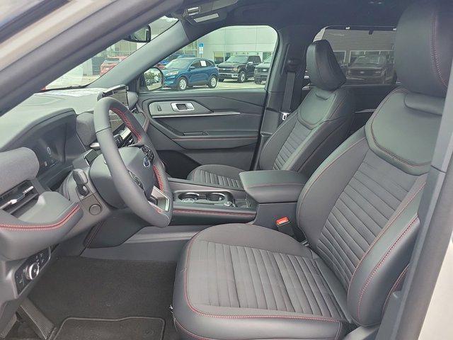 Photo of 2025 Star White Metallic Tri-Coat Ford Explorer