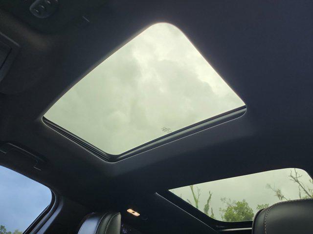 Photo of 2018 White Platinum Metallic Tri-Coat Ford Explorer