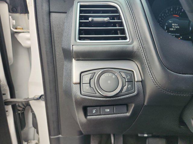 Photo of 2018 White Platinum Metallic Tri-Coat Ford Explorer