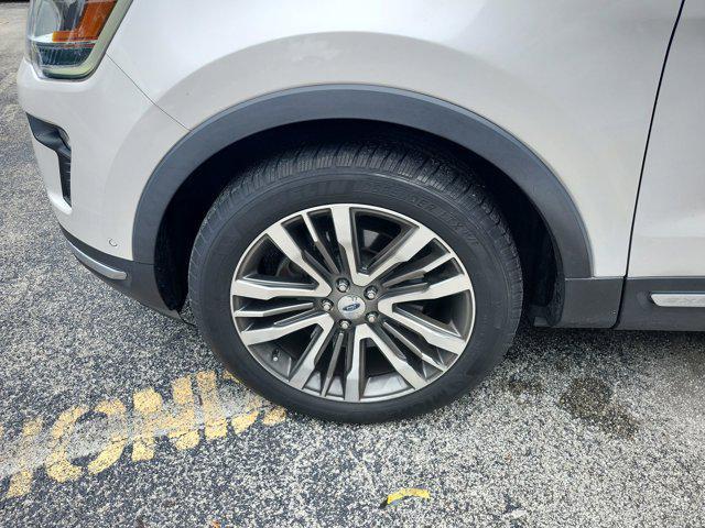 Photo of 2018 White Platinum Metallic Tri-Coat Ford Explorer