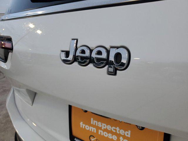 Photo of 2023 Bright White Clearcoat Jeep Grand Cherokee L