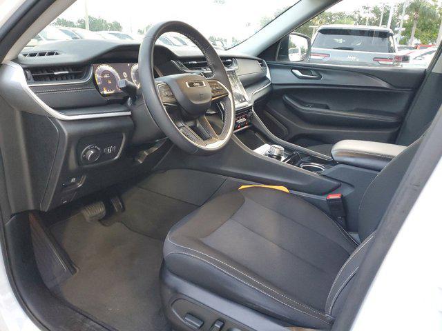 Photo of 2023 Bright White Clearcoat Jeep Grand Cherokee L