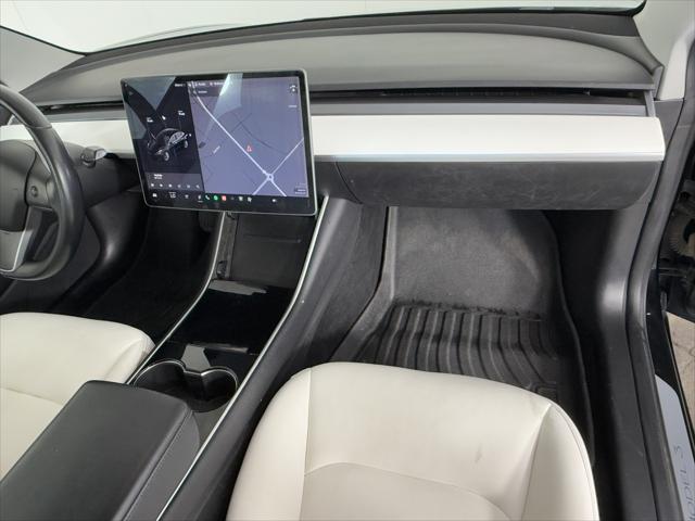 Photo of 2019 Solid Black Tesla Model 3