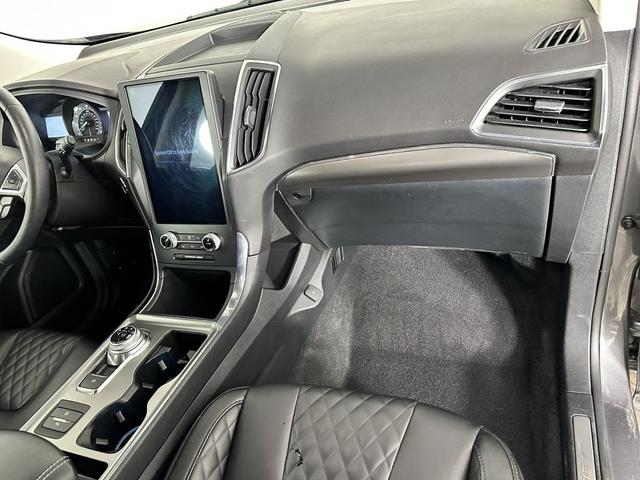 Photo of 2024 Carbonized Gray Metallic Ford Edge