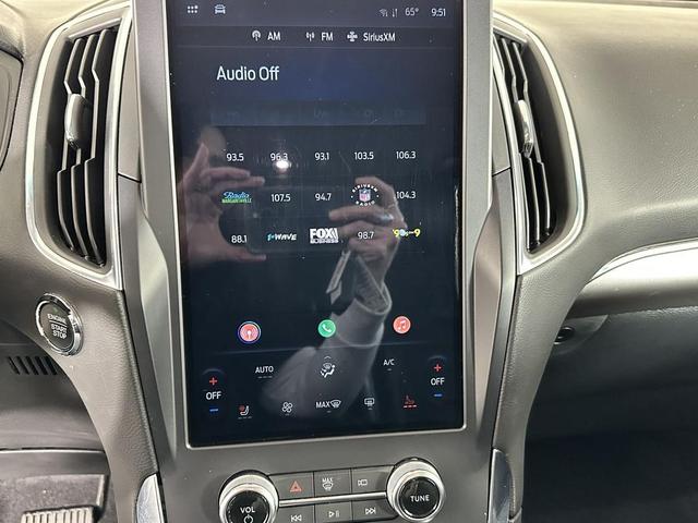 Photo of 2024 Carbonized Gray Metallic Ford Edge