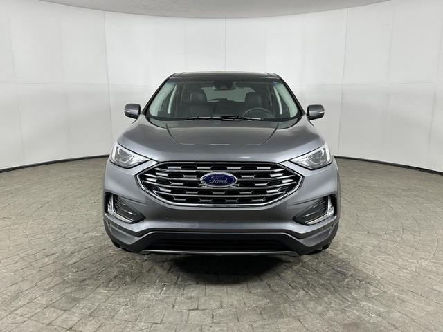 Photo of 2024 Carbonized Gray Metallic Ford Edge