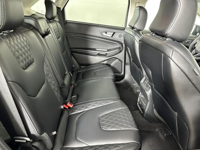 Photo of 2024 Carbonized Gray Metallic Ford Edge