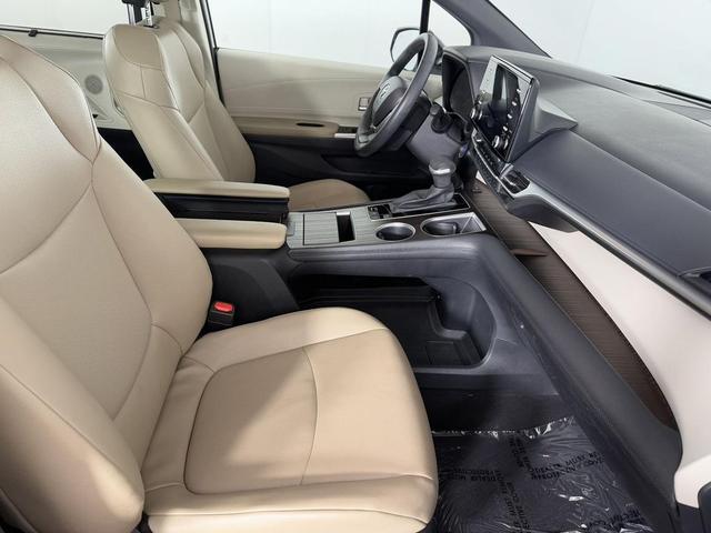 Photo of 2023 Midnight Black Metallic Toyota Sienna