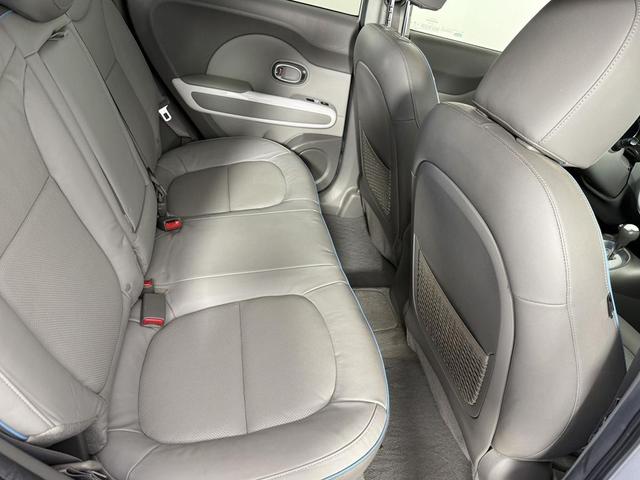 Photo of 2018 Bright Silver Kia Soul EV