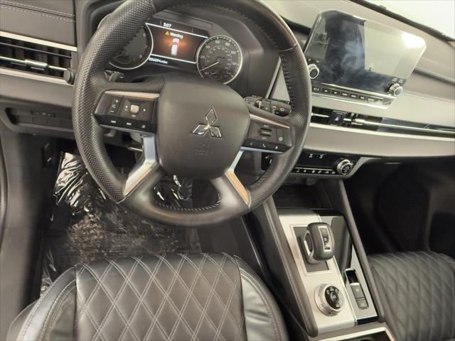 Photo of 2022 White Diamond Mitsubishi Outlander