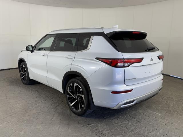 Photo of 2022 White Diamond Mitsubishi Outlander
