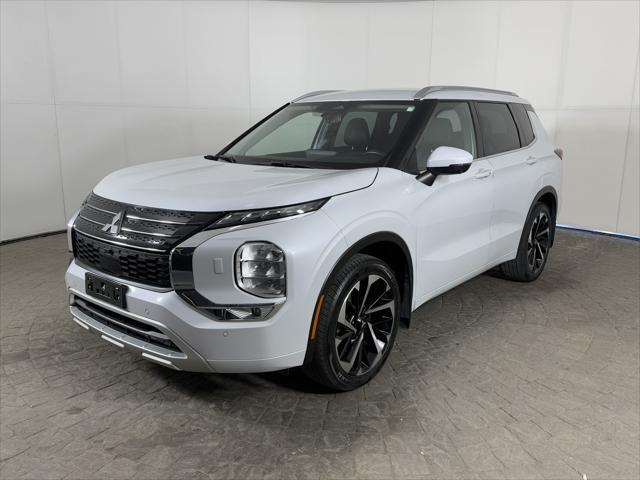 Photo of 2022 White Diamond Mitsubishi Outlander