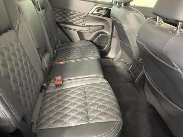 Photo of 2022 White Diamond Mitsubishi Outlander