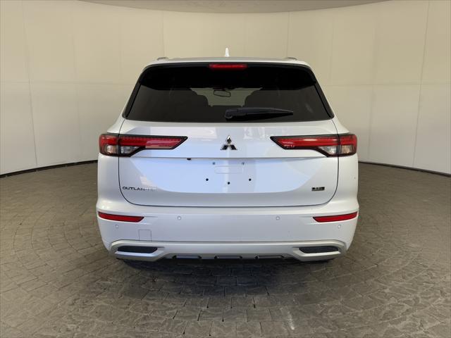 Photo of 2022 White Diamond Mitsubishi Outlander