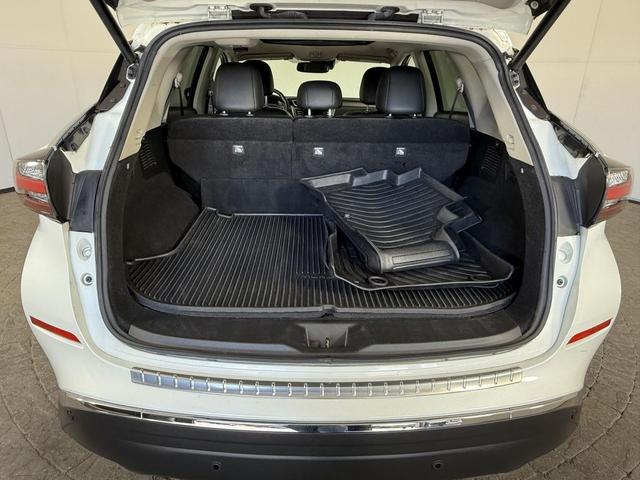 Photo of 2022 Pearl White Tricoat Nissan Murano