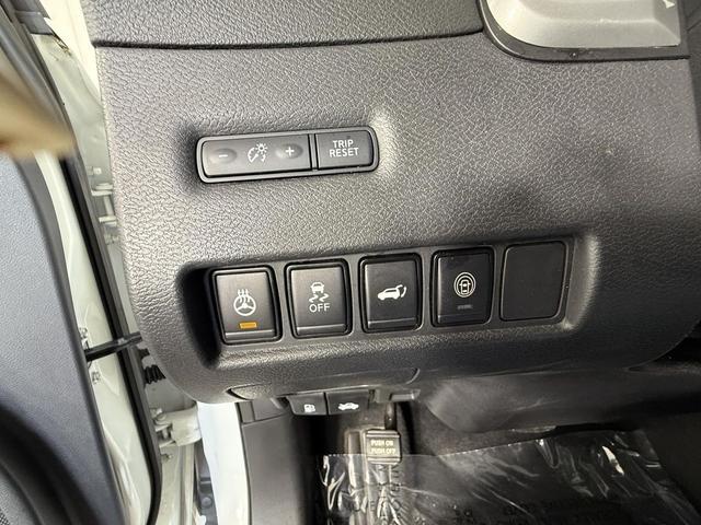 Photo of 2022 Pearl White Tricoat Nissan Murano