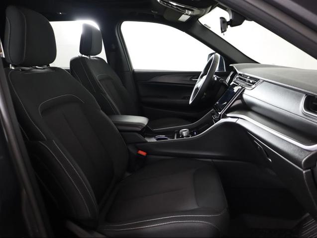 Photo of 2025 Baltic Gray Metallic Clearcoat Jeep Grand Cherokee