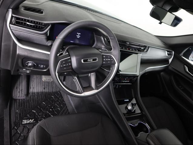 Photo of 2025 Baltic Gray Metallic Clearcoat Jeep Grand Cherokee