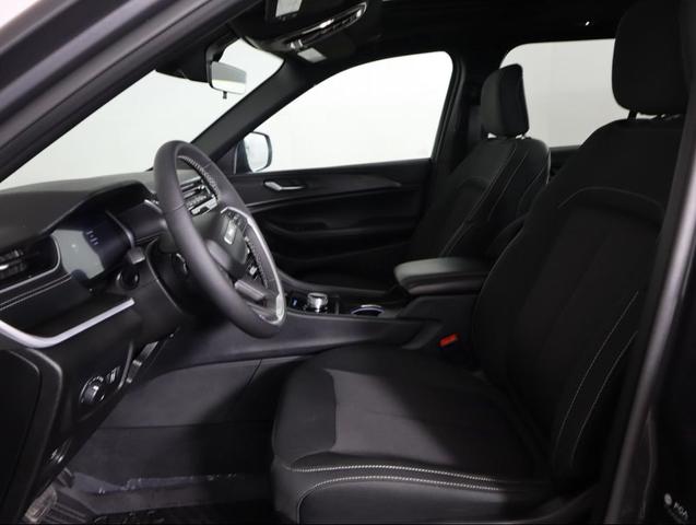 Photo of 2025 Baltic Gray Metallic Clearcoat Jeep Grand Cherokee