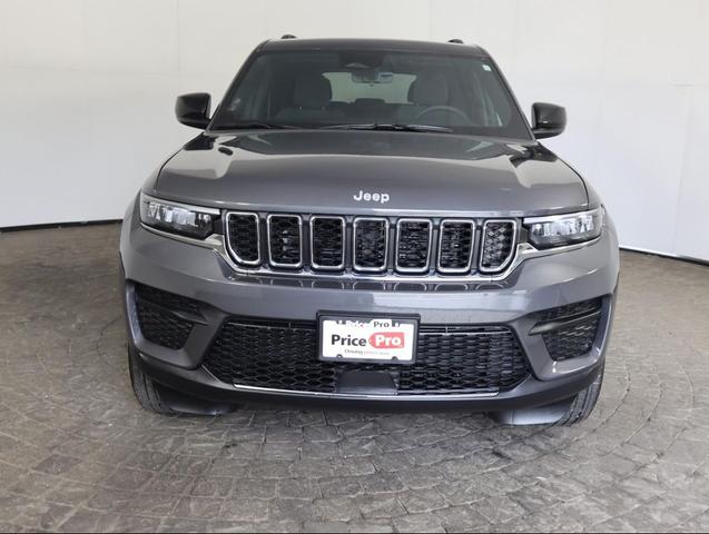 Photo of 2025 Baltic Gray Metallic Clearcoat Jeep Grand Cherokee