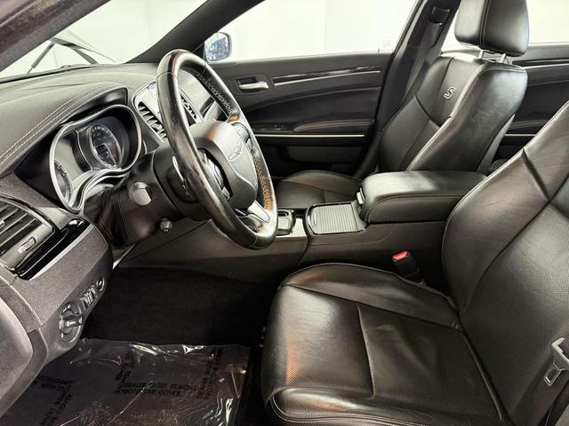 Photo of 2022 Granite Crystal Metallic Clearcoat Chrysler 300